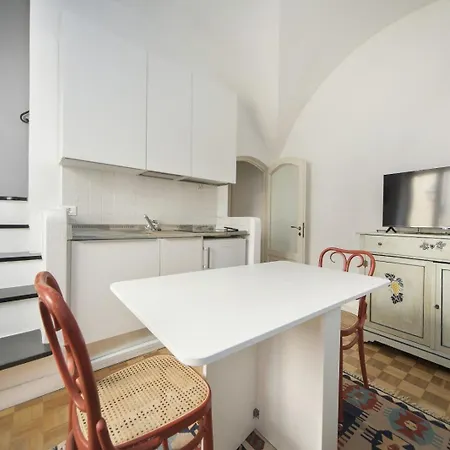 Hostdomus - Almare Apartment *